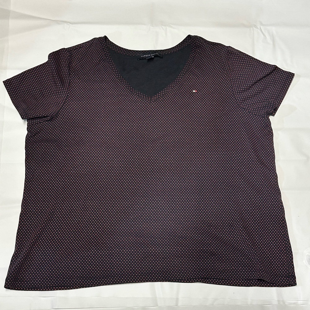 Tommy Hilfiger women's v-neck blue with red polka dots shirt . Size 1X.